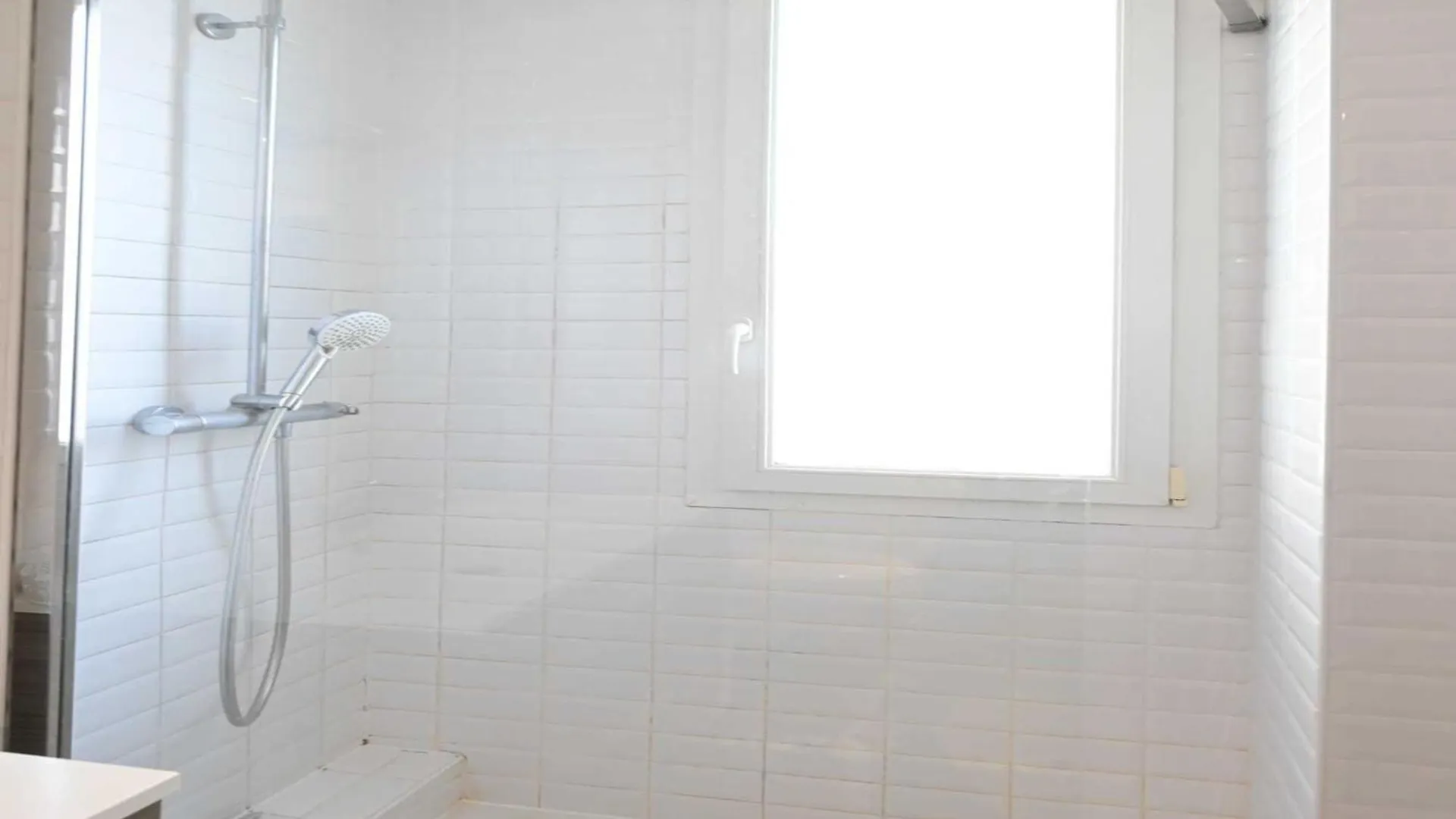 Modern Apartment - 2Br-4P- Canal Saint-Martin 巴黎