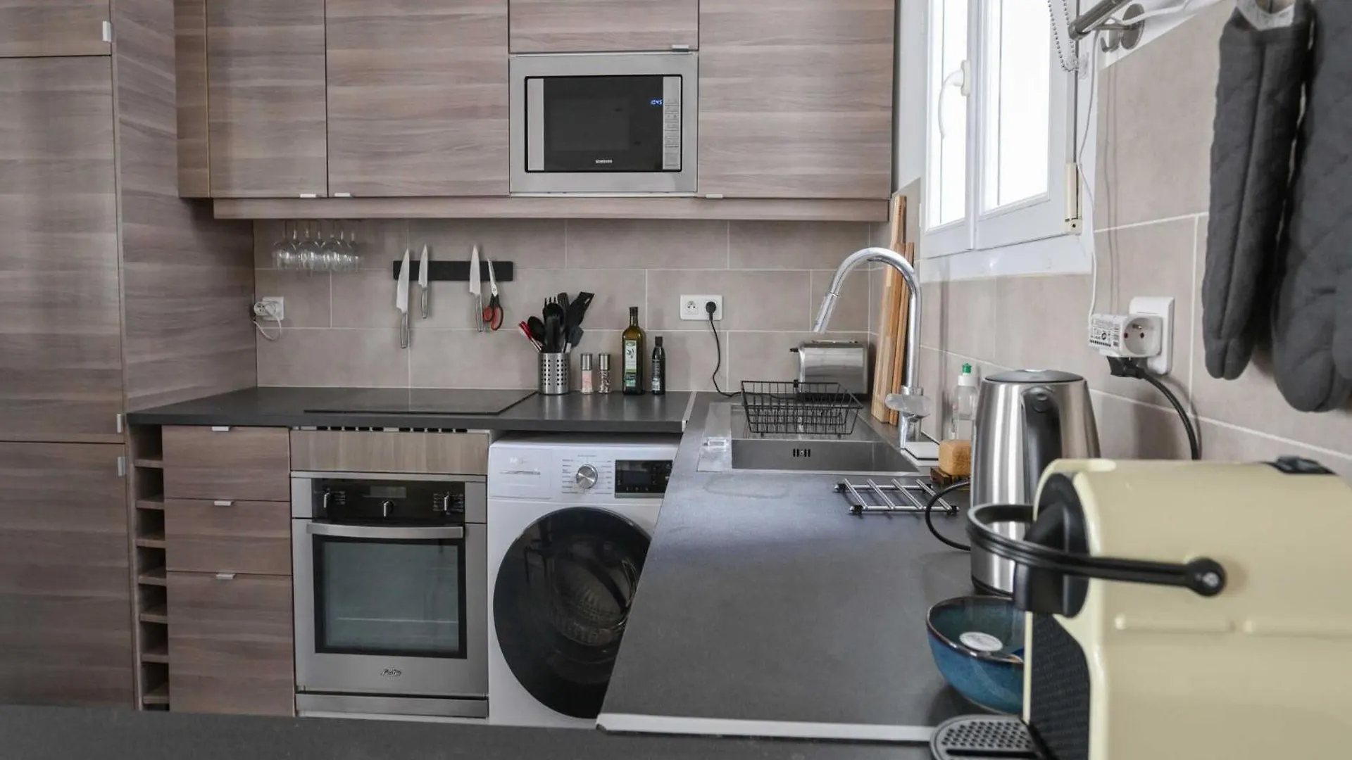 Modern Apartment - 2Br-4P- Canal Saint-Martin Parijs 0*,  Frankrijk